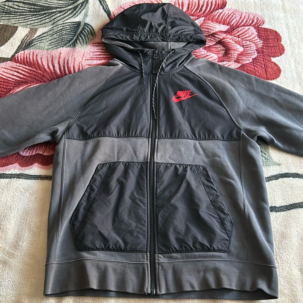 Nike zip-up hoodie | Medium | Pre-worn